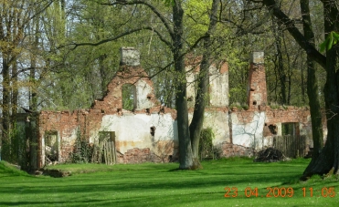 Ruiny dworu murowanego